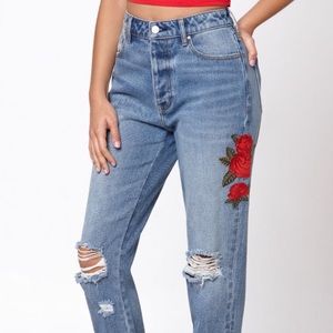 Pacsun Mom Jeans Rose Embroidering 🌹 25 waist